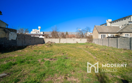 Na predaj rovinatý pozemok na výstavbu polyfunkčnej budoby v Piešťanoch