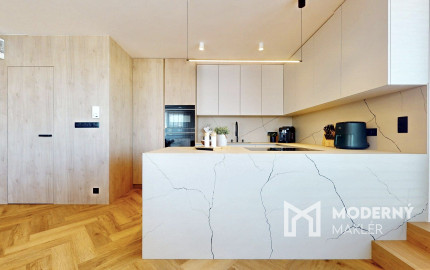 LUXUSNÝ 4i PENTHOUSE S ÚCHVATNOU TERASOU, panoramatickými výhľadmi a parkovaním