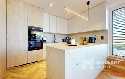 LUXUSNÝ 4i PENTHOUSE S ÚCHVATNOU TERASOU, panoramatickými výhľadmi a parkovaním