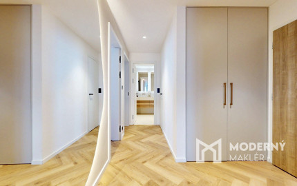 LUXUSNÝ 4i PENTHOUSE S ÚCHVATNOU TERASOU, panoramatickými výhľadmi a parkovaním