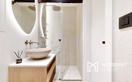 LUXUSNÝ 4i PENTHOUSE S ÚCHVATNOU TERASOU, panoramatickými výhľadmi a parkovaním