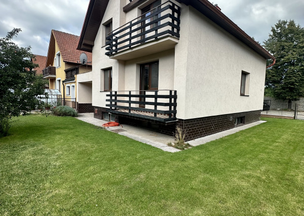 Veľký rodinný dom v pešej dostupnosti do centra mesta v Trenčíne