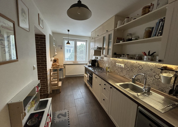 PREDANÝ !!! 3-izbový byt s vlastnou záhradou