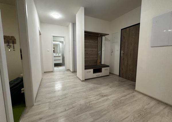 Predaj útulného zariadeného 3-izb. bytu s veľkou terasou