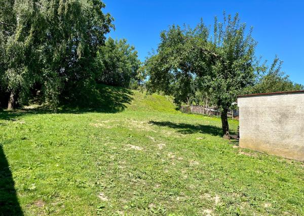 Rodinný dom v Trenčianskych Stankovciach na rovinatom pozemku 25x60m