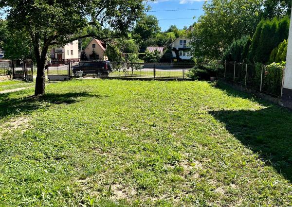 Rodinný dom v Trenčianskych Stankovciach na rovinatom pozemku 25x60m