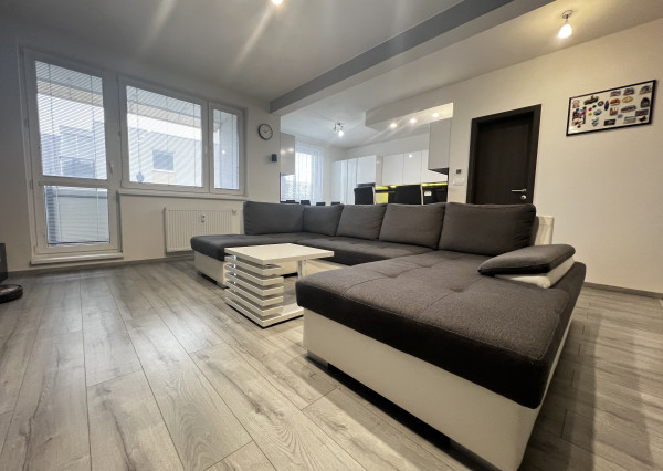 Na predaj priestranný 3-izbový byt v Trenčíne