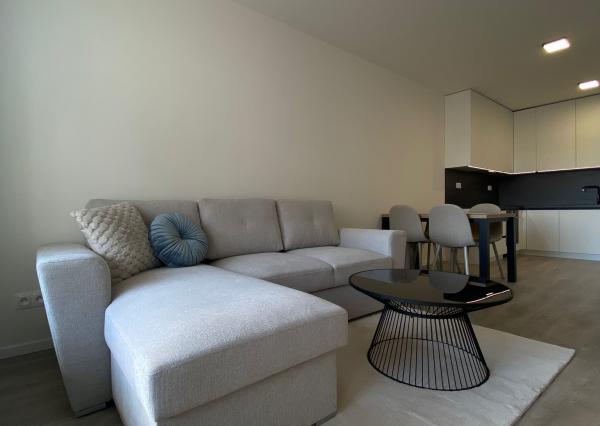 Krásne zariadený dvojizbový byt na ulici Hanzlíkovská