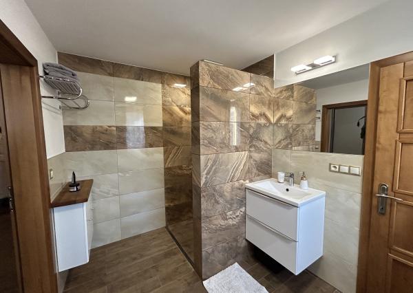 Moderný 2-podlažný rodinný dom s investičným potenciálom