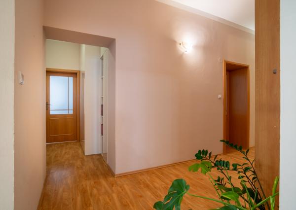 Na predaj kompletne zariadený 3-izbový byt v Trenčíne