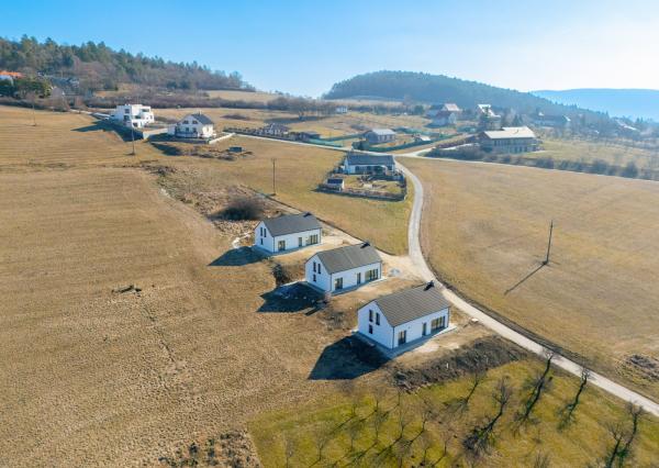 Na predaj 3 moderné viladomy v obci Lubina – Hrnčiarové