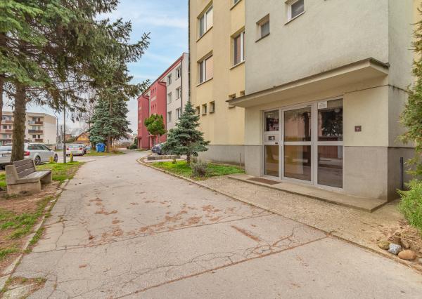 Na predaj 4-izbový byt s bytovou jednotkou v Bernolákove