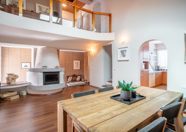 Na predaj dvojgeneračný rodinný dom s jedinečným interiérom v Lozorne