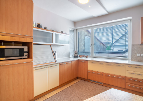 Na predaj dvojgeneračný rodinný dom s jedinečným interiérom v Lozorne