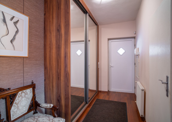 Na predaj dvojgeneračný rodinný dom s jedinečným interiérom v Lozorne