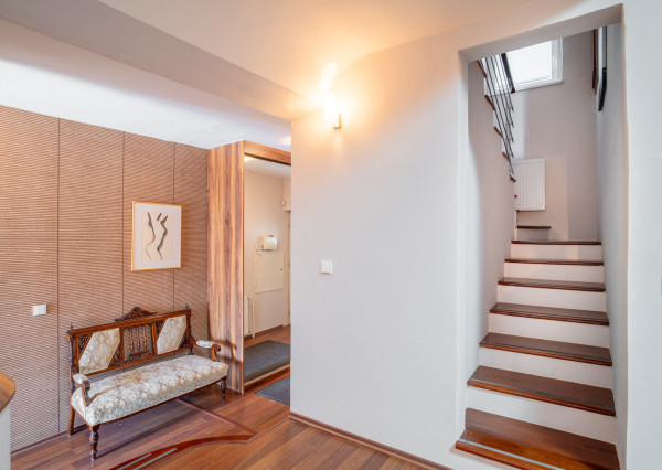 Na predaj dvojgeneračný rodinný dom s jedinečným interiérom v Lozorne