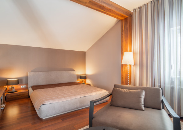 Na predaj dvojgeneračný rodinný dom s jedinečným interiérom v Lozorne