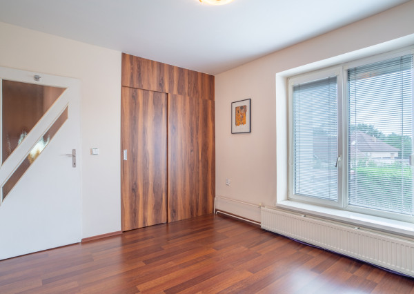 Na predaj dvojgeneračný rodinný dom s jedinečným interiérom v Lozorne