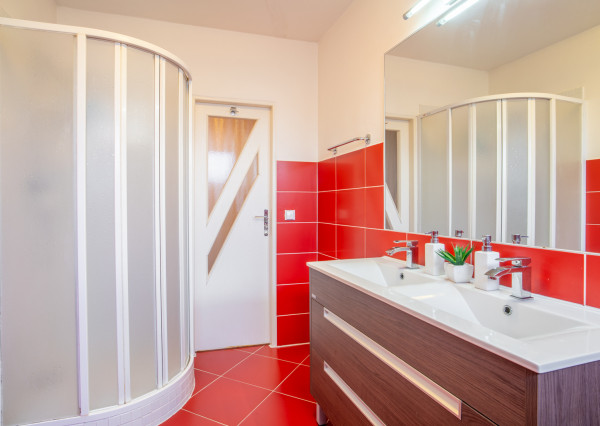 Na predaj dvojgeneračný rodinný dom s jedinečným interiérom v Lozorne