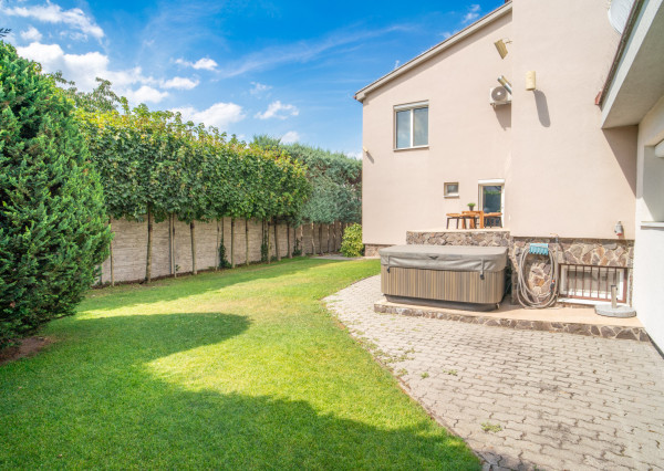 Na predaj dvojgeneračný rodinný dom s jedinečným interiérom v Lozorne