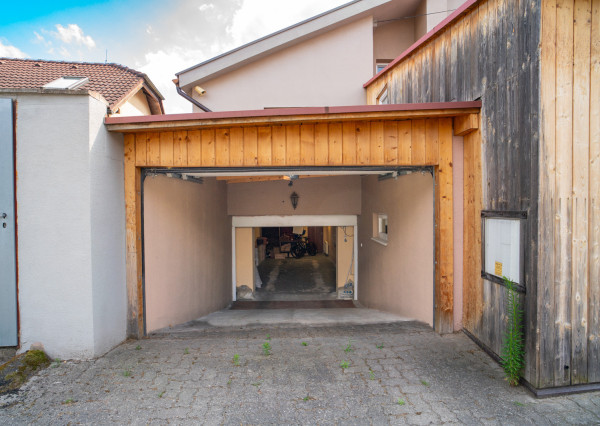 Na predaj dvojgeneračný rodinný dom s jedinečným interiérom v Lozorne