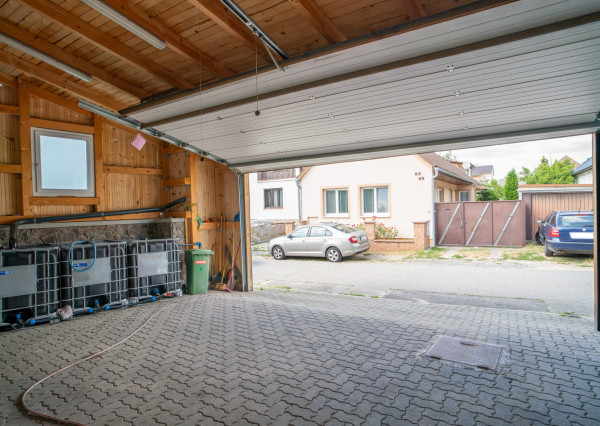 Na predaj dvojgeneračný rodinný dom s jedinečným interiérom v Lozorne