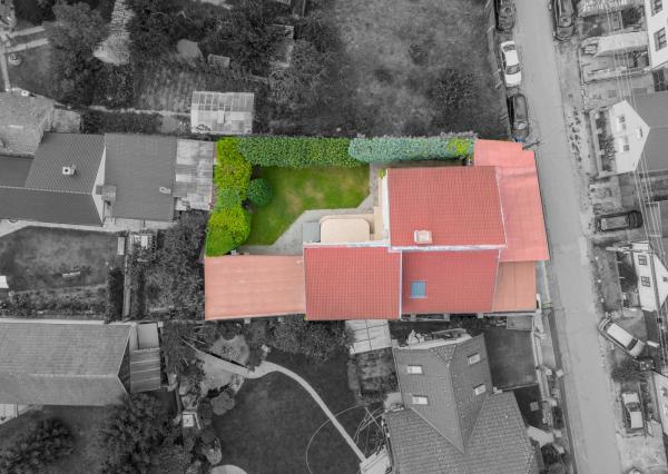 Na predaj dvojgeneračný rodinný dom s jedinečným interiérom v Lozorne