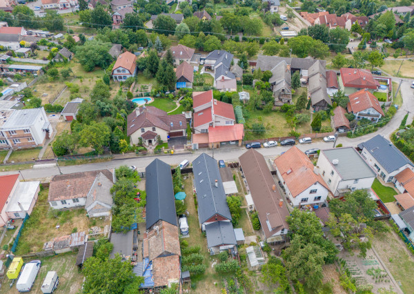 Na predaj dvojgeneračný rodinný dom s jedinečným interiérom v Lozorne