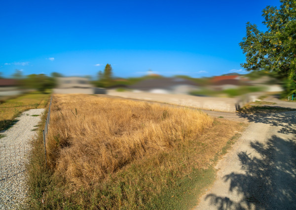 Na predaj slnečný pozemok neďaleko Malaciek vhodný na výstavbu rodinného domu