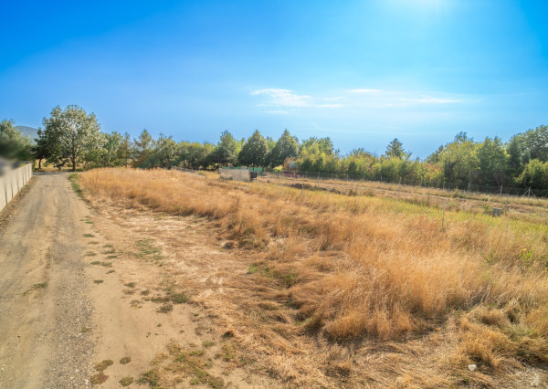 Na predaj slnečný pozemok neďaleko Malaciek vhodný na výstavbu rodinného domu