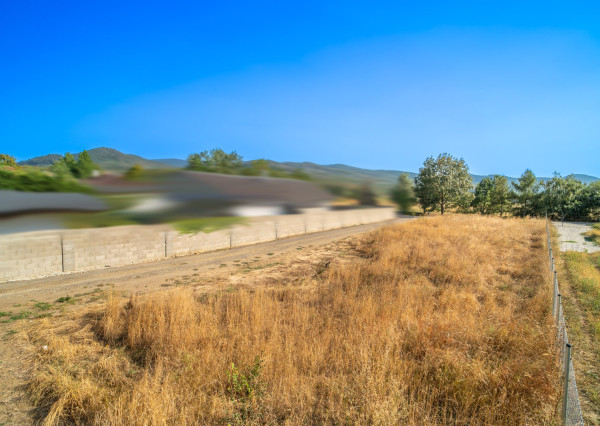 Na predaj slnečný pozemok neďaleko Malaciek vhodný na výstavbu rodinného domu