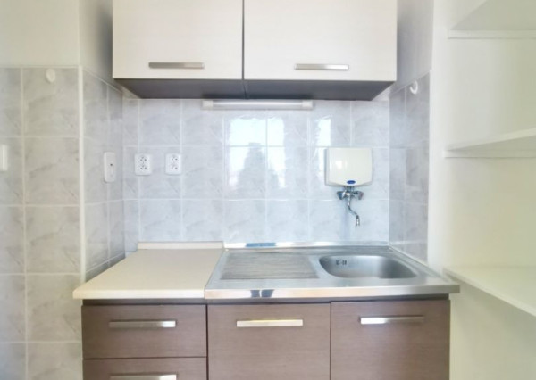 Na prenájom klimatizovaný administratívny priestor o výmere 54m2 v Stupave – AB28-29