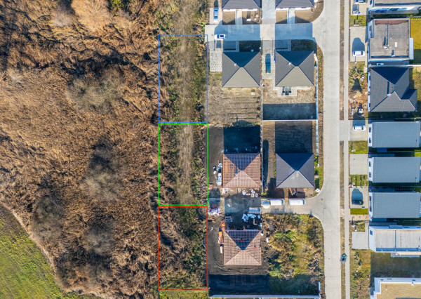 Na predaj rovinaté pozemky vhodné na výstavbu rodinných domov obci Malé Leváre