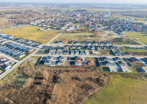 Na predaj rovinaté pozemky vhodné na výstavbu rodinných domov obci Malé Leváre