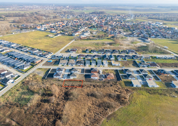 Na predaj rovinaté pozemky vhodné na výstavbu rodinných domov obci Malé Leváre