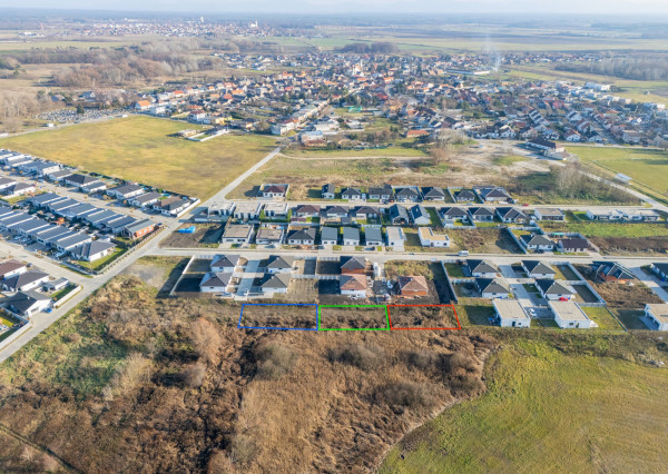 Na predaj rovinaté pozemky vhodné na výstavbu rodinných domov obci Malé Leváre