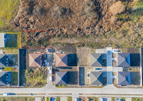 Na predaj rovinaté pozemky vhodné na výstavbu rodinných domov obci Malé Leváre