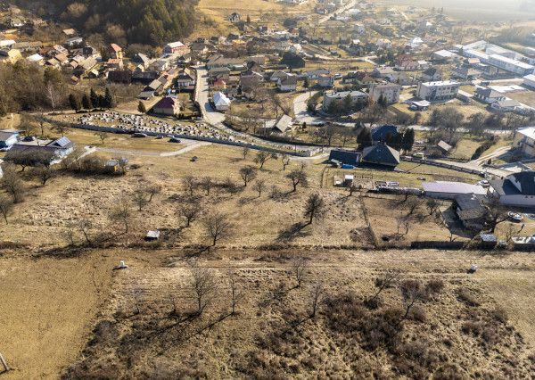 Na predaj veľkorysý pozemok v obci Šarišské Sokolovce