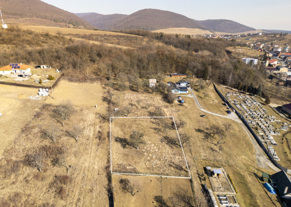 Na predaj veľkorysý pozemok v obci Šarišské Sokolovce