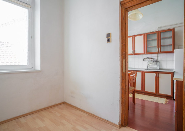 Na predaj priestranný 2,5-izbový byt v historickej budove Starého Mesta