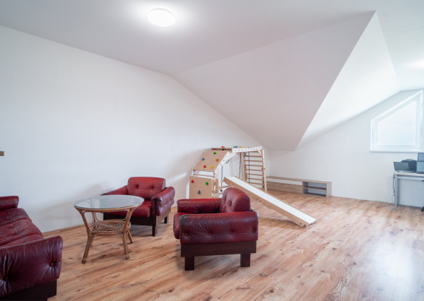 Na predaj príjemný 4-izbový rodinný dom v Lehniciach