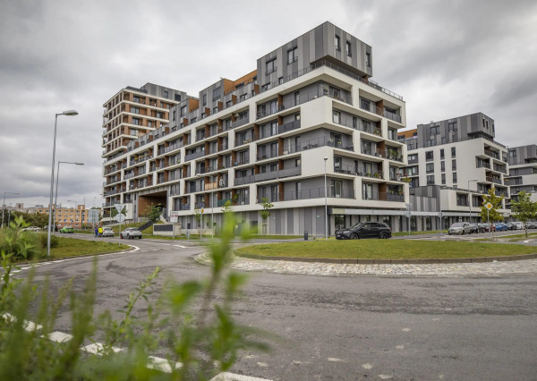 Na prenájom nadštandardne zariadený 2-izbový byt v novostavbe Slnečnice