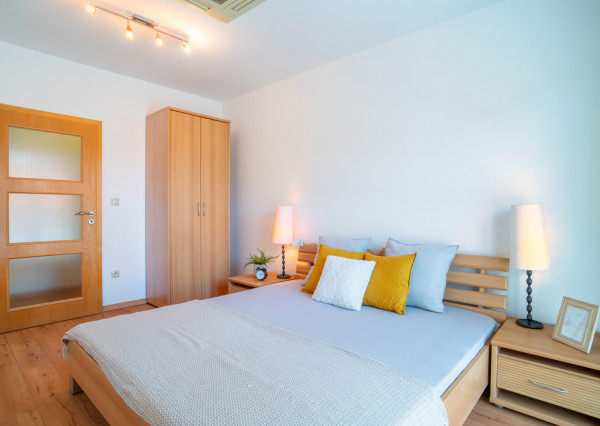 Na predaj nadštandardný 4-izbový byt s garážovým parkovacím státím v Starom Meste