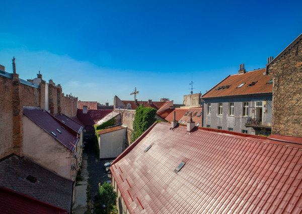 Na predaj nadštandardný 4-izbový byt s garážovým parkovacím státím v Starom Meste