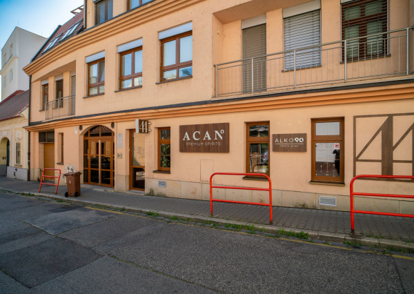 Na predaj nadštandardný 4-izbový byt s garážovým parkovacím státím v Starom Meste