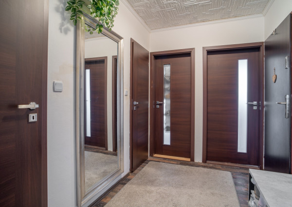 Na predaj 3-izbový byt v pokojnej lokalite Mostu pri Bratislave