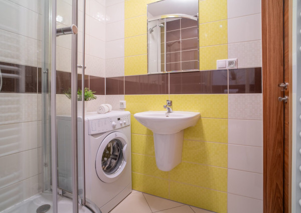 Na prenájom zrekonštruovaný 1-izbový byt s veľkorysou loggiou v tichej časti Dúbravky