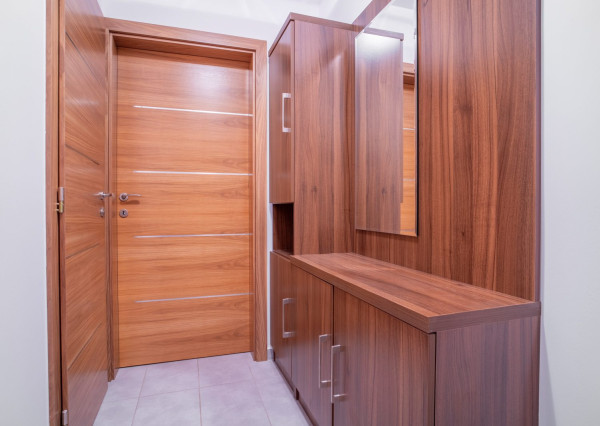 Na prenájom zrekonštruovaný 1-izbový byt s veľkorysou loggiou v tichej časti Dúbravky