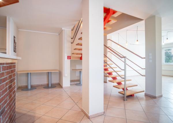 Na predaj rozsiahly investičný pozemok s polyfunkčným domom