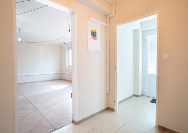 Na predaj rozsiahly investičný pozemok s polyfunkčným domom